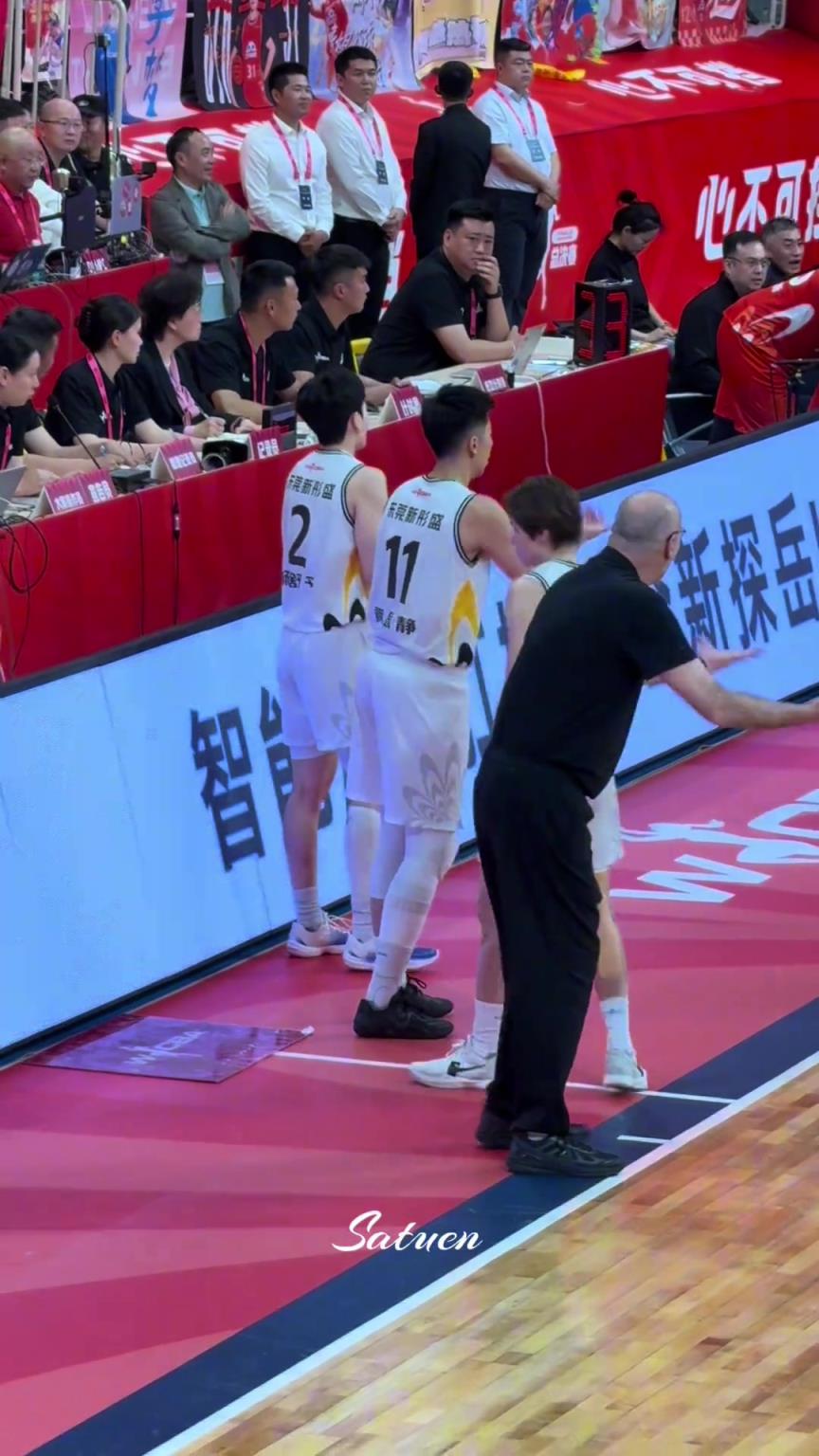 無奈的一家三口！絕望的教練，氣瘋了的皮總！