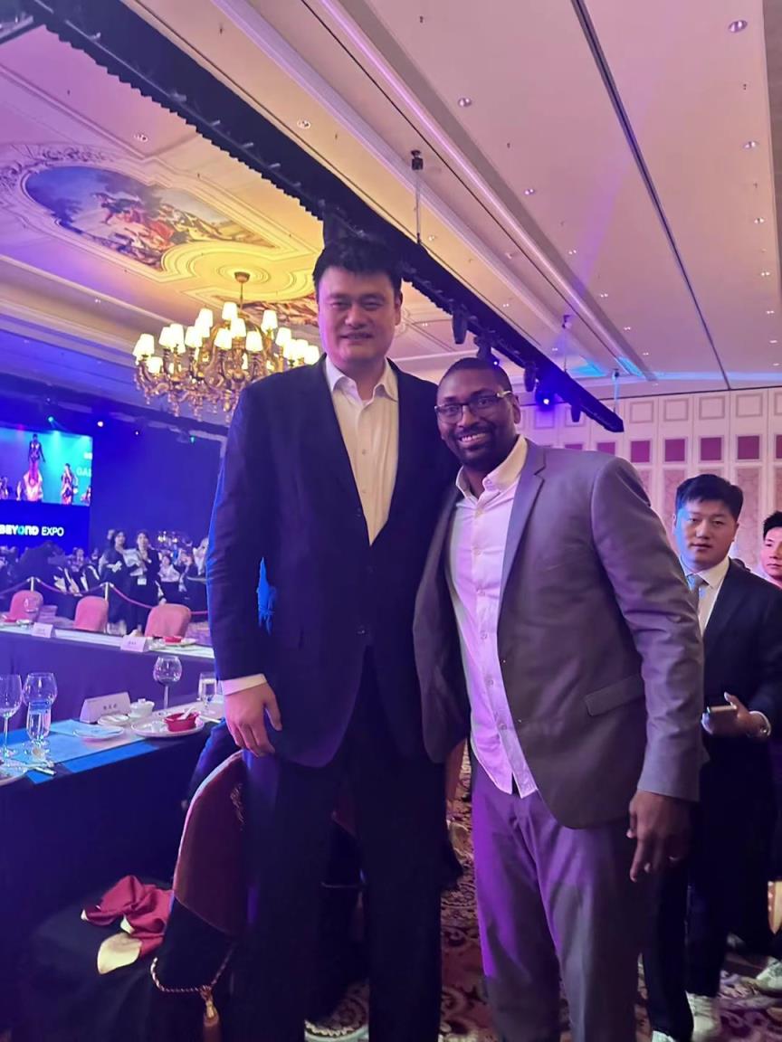 阿泰斯特曬與姚明合照：這是我最喜歡的隊友 姚??！